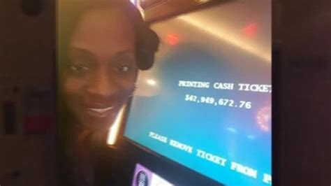 Woman sues casino that offered her steak dinner .